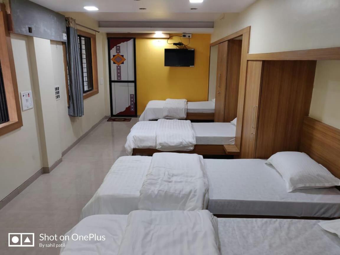 Hotel Shivrai Pen Esterno foto